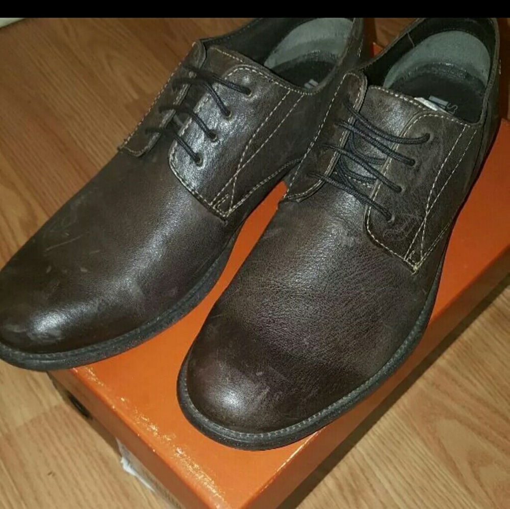 Men's leather dress shoes